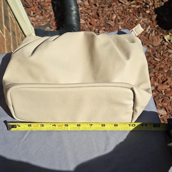 Moroccanoil Soft Cream Cosmetic Pouch - Picture 9 of 10